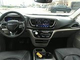 Used 2022 Chrysler Pacifica Touring-L image 3