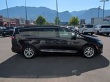 Used 2017 Chrysler Pacifica Touring-L w/ Tire & Wheel Group image 2