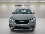 Used 2021 Chrysler Pacifica Touring-L w/ Uconnect Theater Family Group image 2