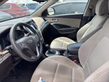 Used 2017 Hyundai Santa Fe SE image 3