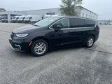 Used 2024 Chrysler Pacifica Touring-L image 4