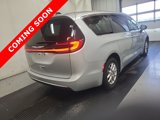Used 2023 Chrysler Pacifica Touring-L image 5