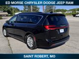 Used 2022 Chrysler Pacifica Touring-L image 6