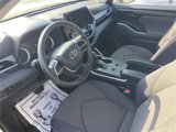Used 2023 Toyota Highlander L image 6