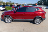 Used 2020 Nissan Rogue Sport SV image 2