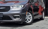 Used 2021 Chrysler Pacifica Touring-L image 4