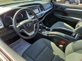 Used 2019 Toyota Highlander LE image 3