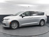 Used 2023 Chrysler Pacifica Touring-L image 4