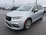 Used 2023 Chrysler Pacifica Limited image 4