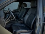 Certified 2024 Porsche Macan image 5