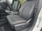 New 2025 Chrysler Pacifica Select image 4