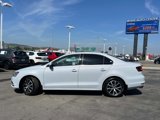 Used 2017 Volkswagen Jetta SE image 2