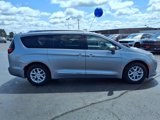 Used 2020 Chrysler Pacifica Touring-L image 2