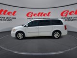 Used 2014 Chrysler Town & Country Touring image 5