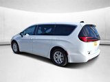Used 2023 Chrysler Pacifica Touring-L image 5