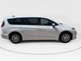 Used 2023 Chrysler Pacifica Touring-L image 2