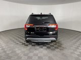 Used 2022 GMC Acadia SLE w/ Driver Convenience Package image 4