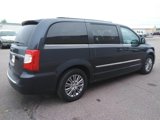 Used 2014 Chrysler Town & Country Touring-L image 5