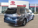 Used 2017 Toyota Sienna SE Premium image 5