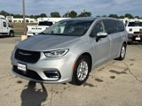 Used 2023 Chrysler Pacifica Touring-L image 3