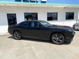 Used 2014 Dodge Challenger SXT image 2