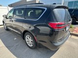 Used 2022 Chrysler Pacifica Touring-L image 3