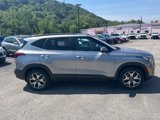 Used 2021 Kia Seltos EX image 2
