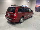 Used 2015 Chrysler Town & Country Touring image 5