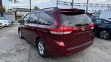 Used 2014 Toyota Sienna LE image 3