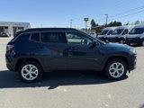 Used 2024 Jeep Compass Latitude image 2
