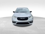 Used 2024 Chrysler Pacifica Limited image 2
