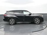 Used 2021 Toyota Highlander XLE image 2