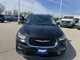 Used 2022 Chrysler Pacifica Touring-L image 2