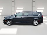 Used 2023 Chrysler Pacifica Touring-L image 4