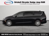 New 2025 Chrysler Pacifica Select image 3