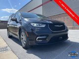 Used 2023 Chrysler Pacifica Limited image 3