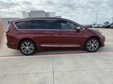 Used 2019 Chrysler Pacifica Limited image 2