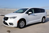 Used 2023 Chrysler Pacifica Touring-L image 4