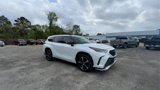Used 2022 Toyota Highlander XSE image 2