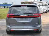 Used 2023 Chrysler Pacifica Touring-L image 5