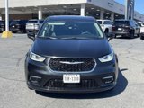 Used 2023 Chrysler Pacifica Touring-L image 3