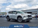 Used 2023 Nissan Rogue SV image 2