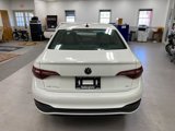 Used 2023 Volkswagen Jetta SE image 4