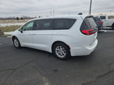 Used 2023 Chrysler Pacifica Touring-L image 3