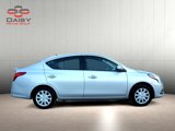 Used 2019 Nissan Versa SV image 4
