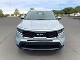 Used 2022 Kia Sorento LX image 2