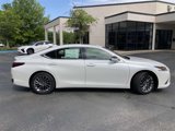 New 2025 Lexus ES 300h w/ Luxury Package image 2