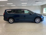 Used 2023 Chrysler Pacifica Touring-L image 4