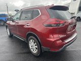 Used 2018 Nissan Rogue SV image 2