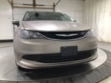 Used 2017 Chrysler Pacifica Touring image 2